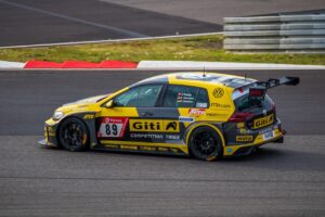 菓子に含まれる添加物の影響は健康にどう関わるのか？